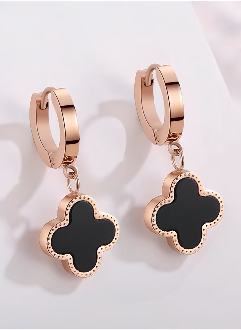 Lee Yon - Graceful Clover Design Earrings, Gold/Black - Image 1
