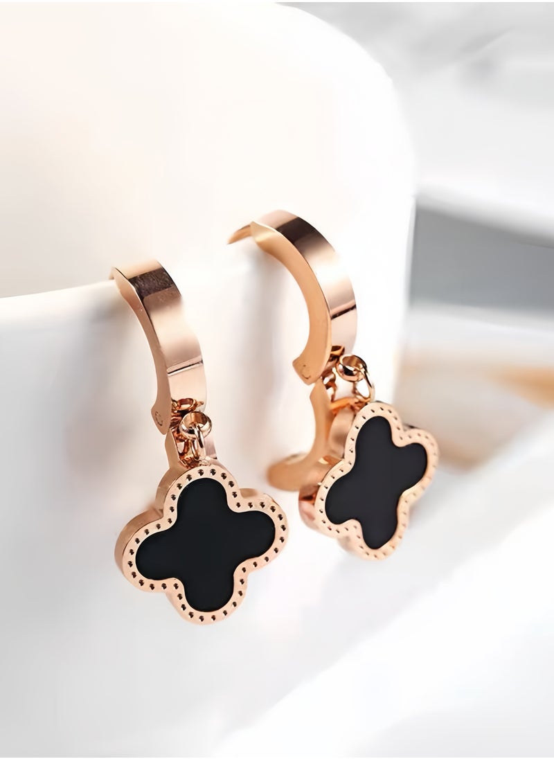 Lee Yon - Graceful Clover Design Earrings, Gold/Black - Image 1