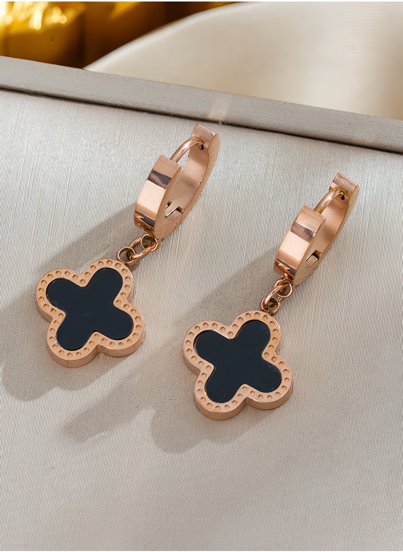 Lee Yon - Graceful Clover Design Earrings, Gold/Black - Image 1