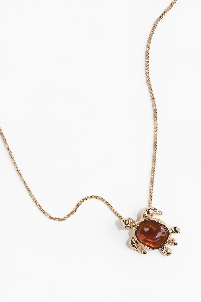 اتش اند ام قلادة مزينة بحلية