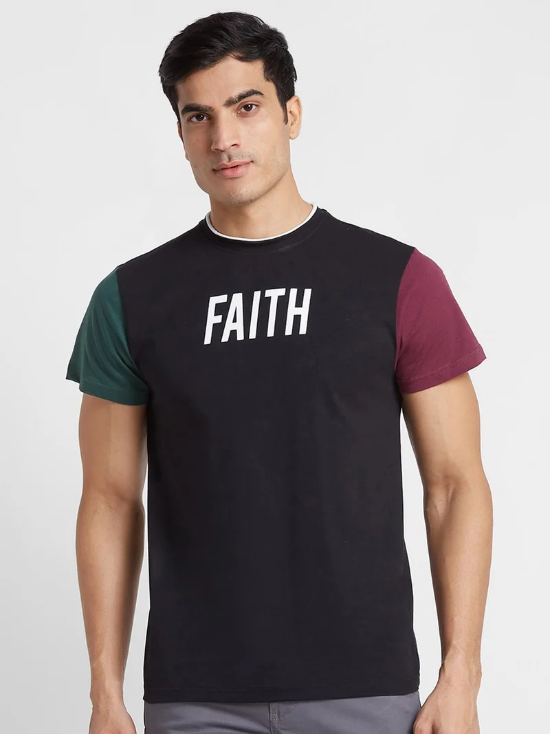 جلو باص تيشيرت رجالي قطن أسود مطبوع بياقة دائرية وقصة عادية