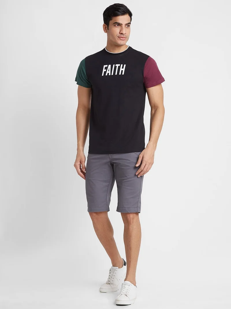 جلو باص تيشيرت رجالي قطن أسود مطبوع بياقة دائرية وقصة عادية