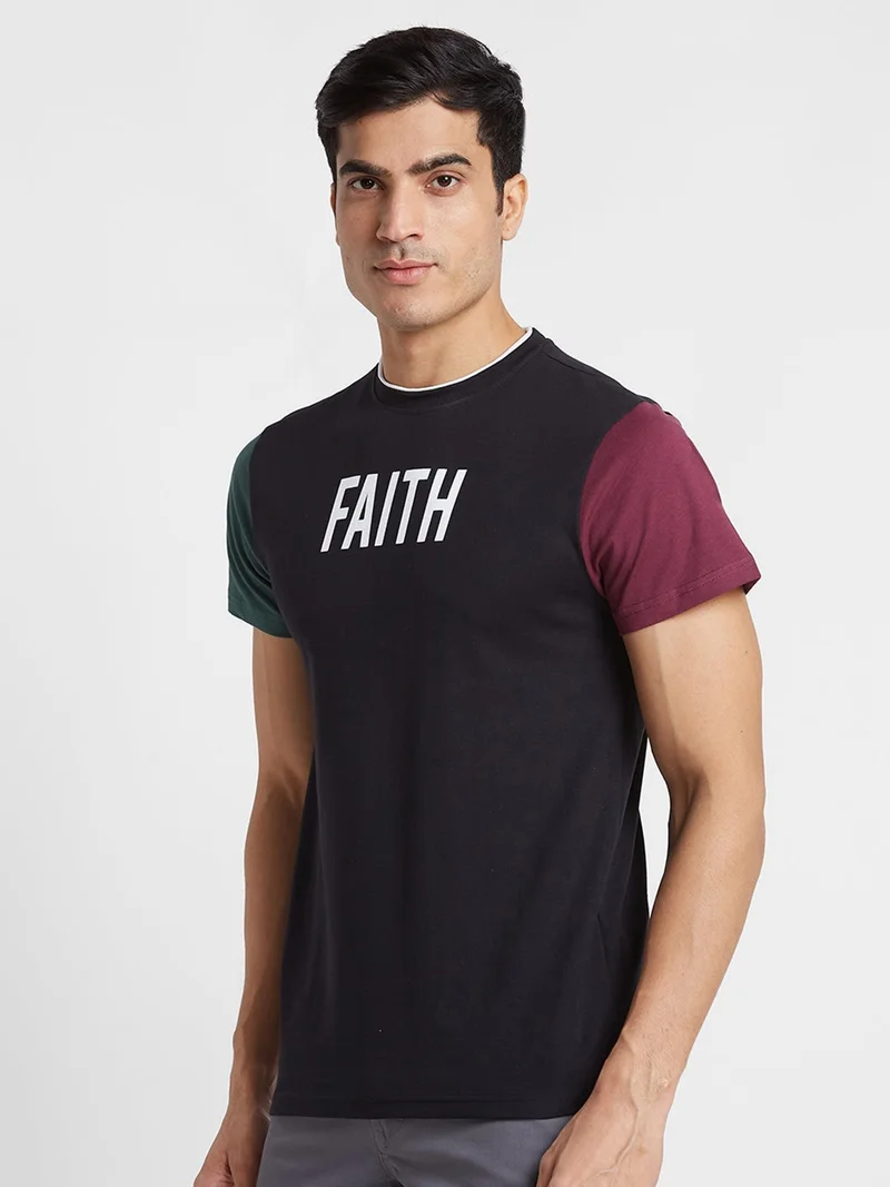 جلو باص تيشيرت رجالي قطن أسود مطبوع بياقة دائرية وقصة عادية