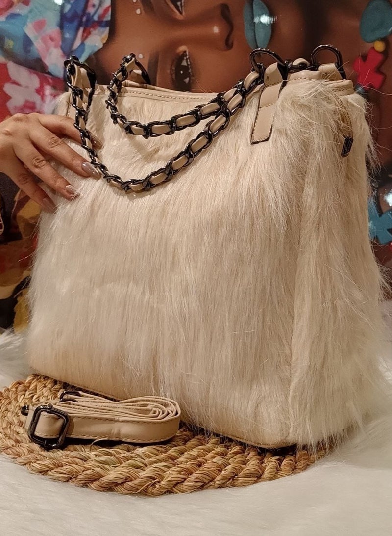 A fur bag that suits the winter fashion this year you find 