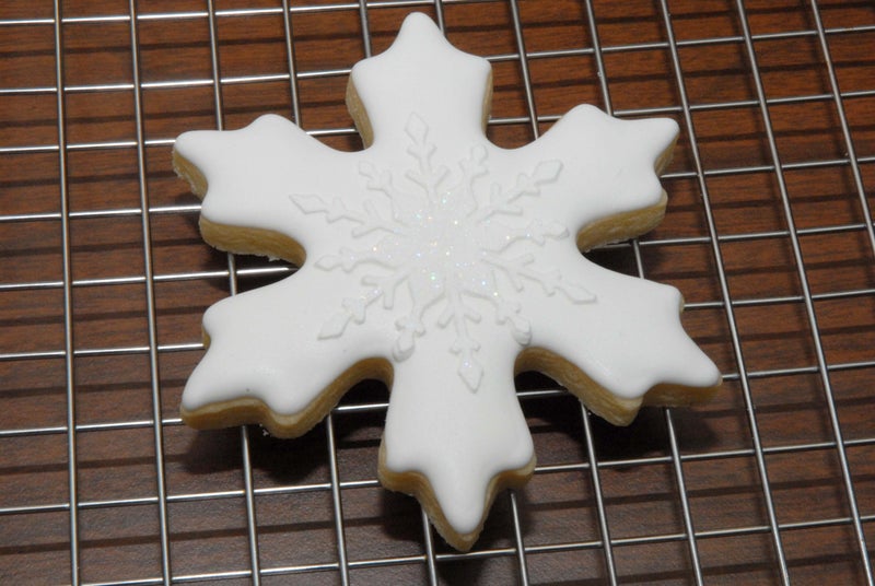 Designer Stencils C048 Snowflake Cake Stencil, Beige/Semi-Transparent - Image 5