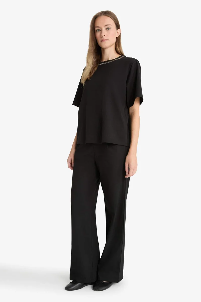 ديفاكتو Regular Fit Crew Neck Embroidered Printed Crepe T-Shirt