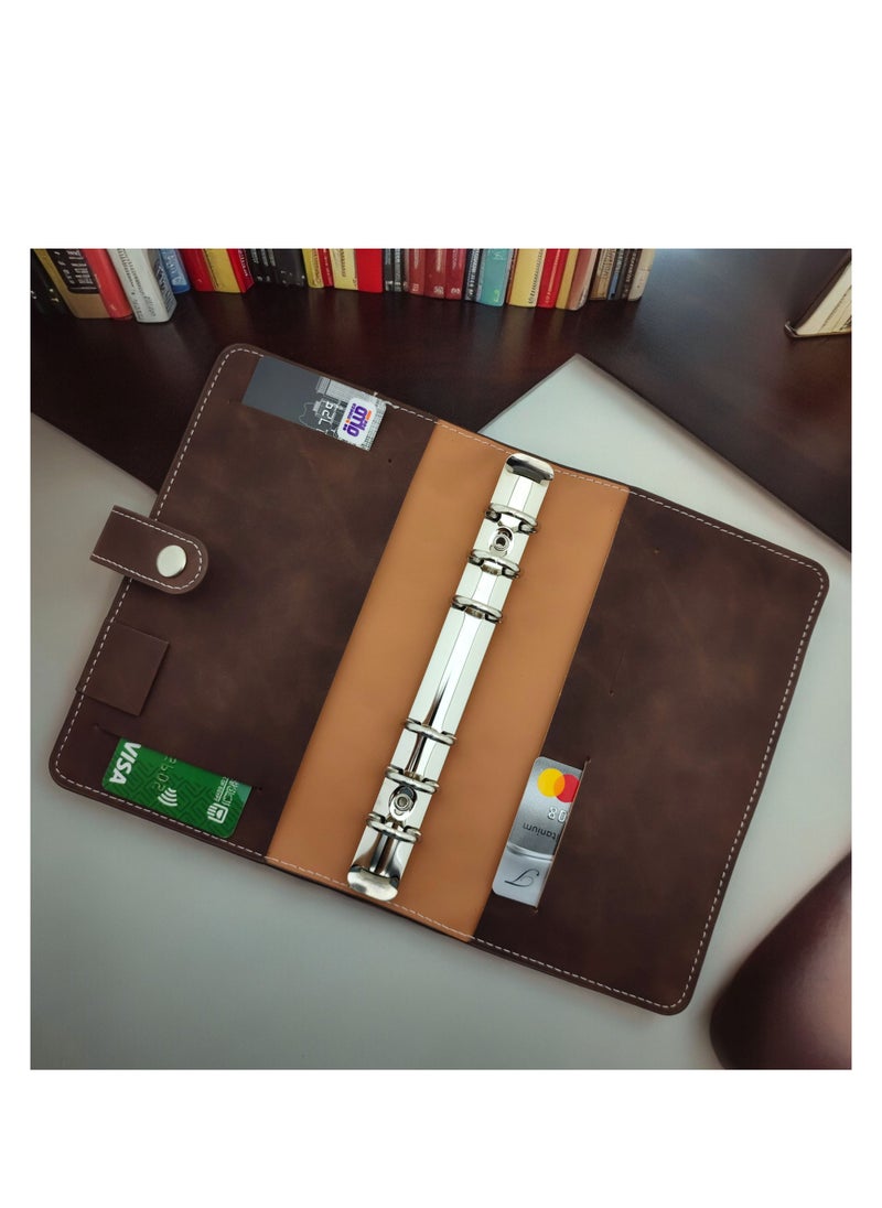 ماركة غير محددة - محفظة اموال وبطاقات - محفظة بيندر من الجلد بتصميم قلاب مقاس ورقة A6 مع اغلاق بزر كبس (بني) - Image 1