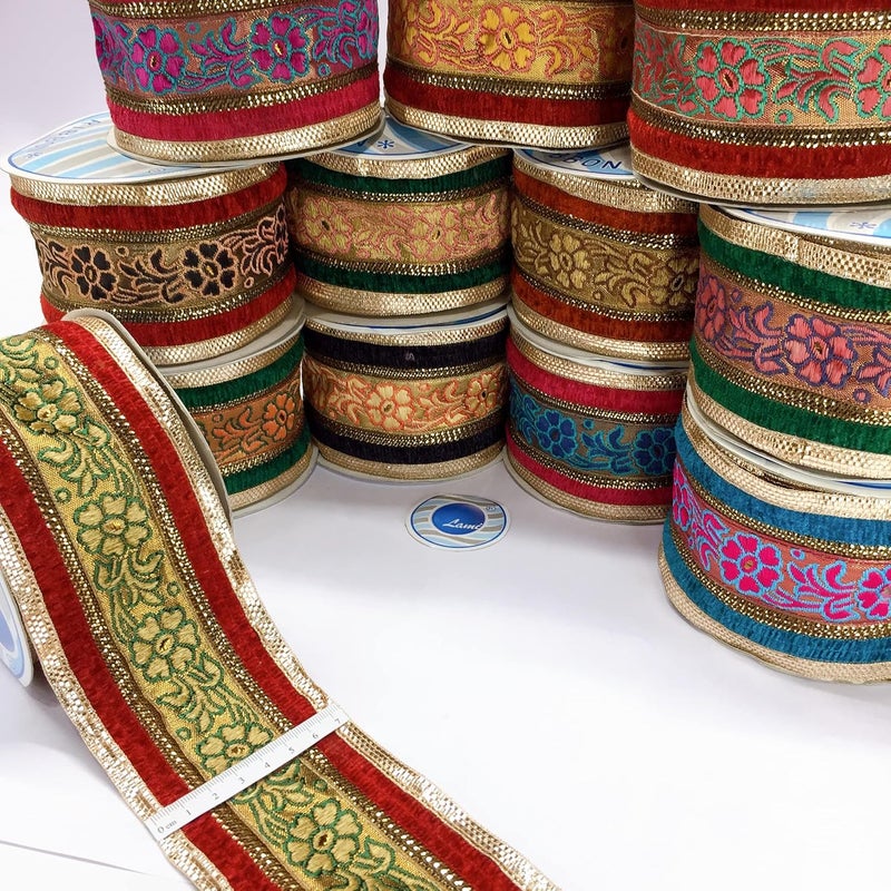 Lami لامي 9 متر أخضر وأحمر مع حافة ذهبية تصميم زهري عمل نسج دانتيل مع عمل زري ذهبي، حافة دانتيل ساري بناراسي، سوت أناركالي دبلتا عروس، إكسسوارات الموضة الهندية - Image 2