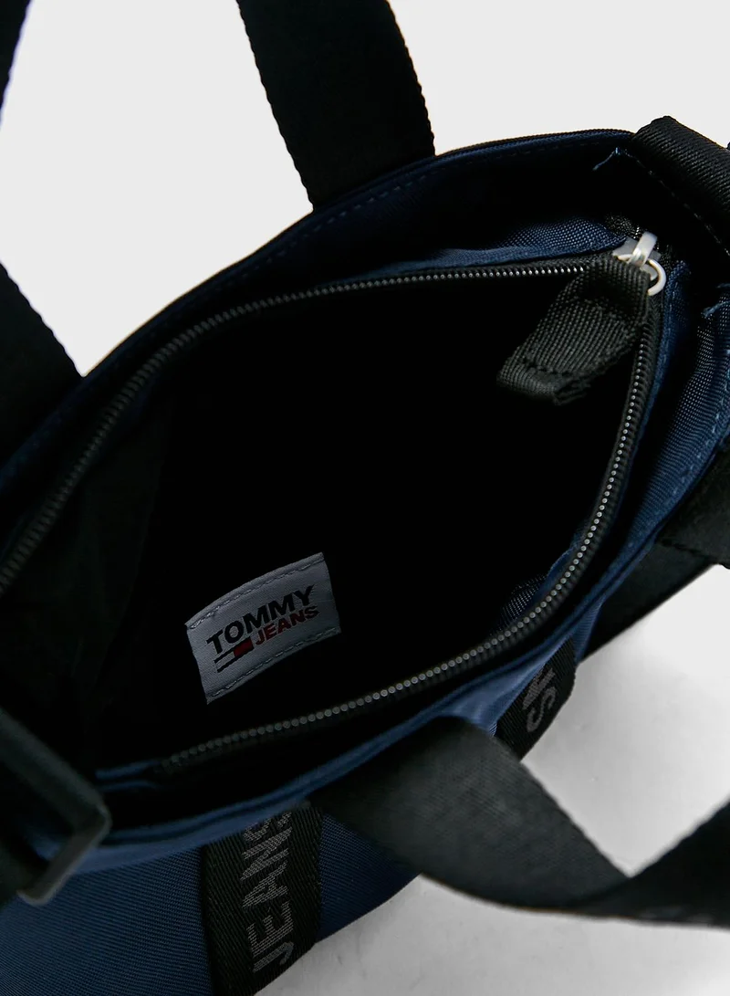 TOMMY JEANS Essential Medium Crossbody Bag