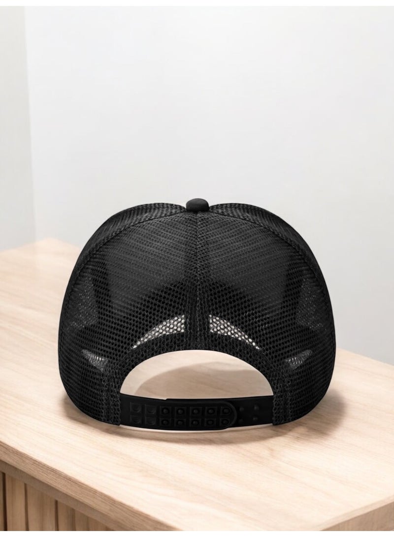 ام جي كاب رجالي من إم جي بتصميم عصري وأنيق باللونين الأسود والأبيض - Image 4