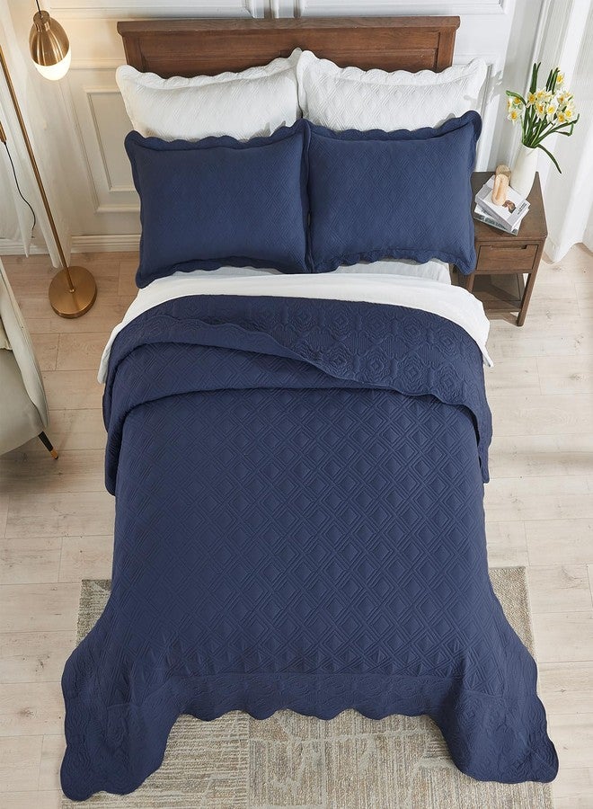 طقم غطاء سرير كاليفورنيا كينج من SUCHBED، غطاء سرير كبير الحجم مقاس 128 × 120 بوصة، طقم لحاف كاليفورنيا كينج، غطاء خفيف الوزن مع أغطية وسائد، غطاء سرير مبطن بنمط شبكي ودمشقي، مناسب لجميع الفصول، لون أزرق داكن - Image 3