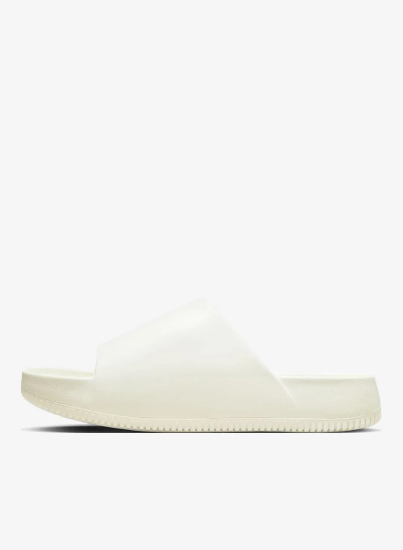 نايكي الشرائح الأساسية