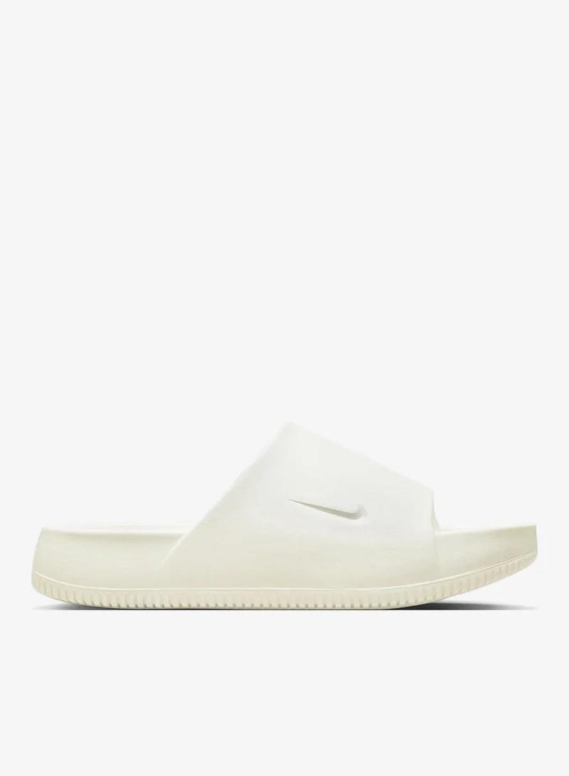 نايكي الشرائح الأساسية