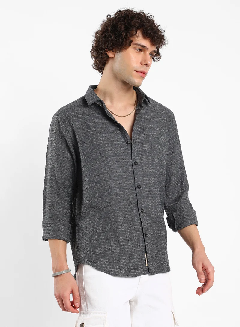 Campus Sutra Men's Charcoal Grey Solid Textured Knit Shirt