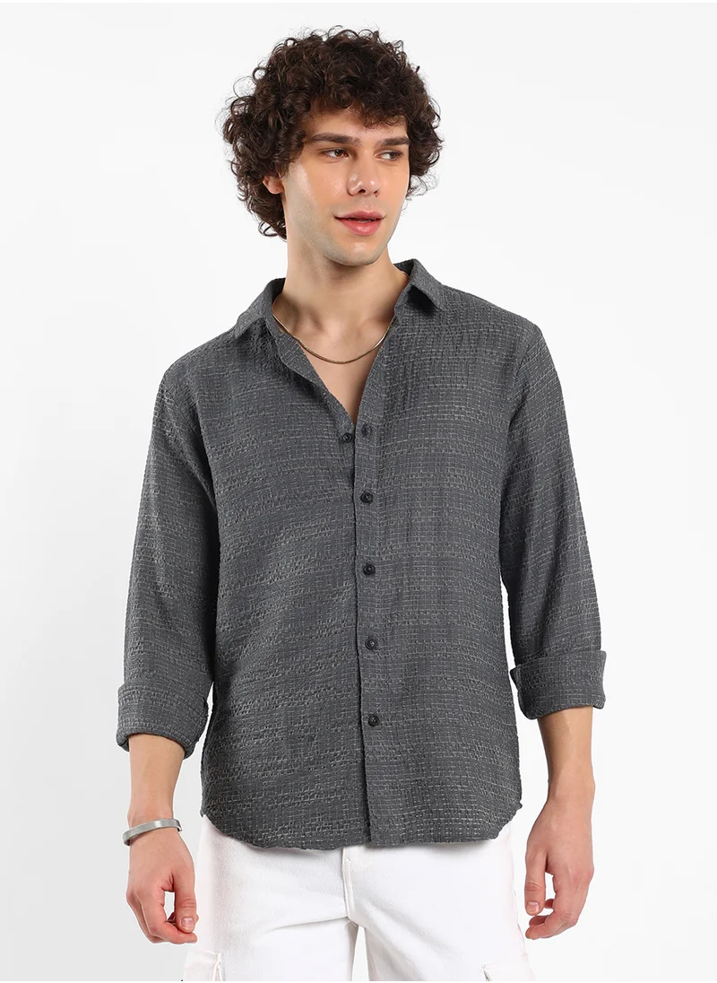 Campus Sutra Men's Charcoal Grey Solid Textured Knit Shirt