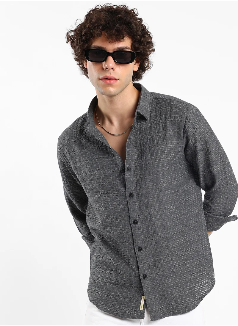 Campus Sutra Men's Charcoal Grey Solid Textured Knit Shirt