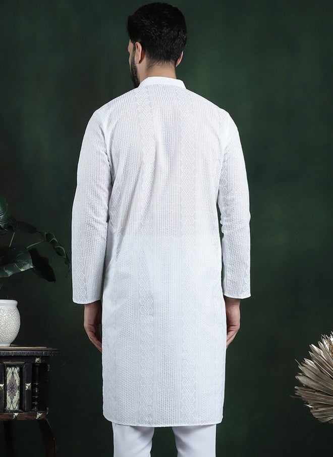Sojanya قميص كورتا أبيض مزخرف بزخارف عرقية للرجال - Image 4