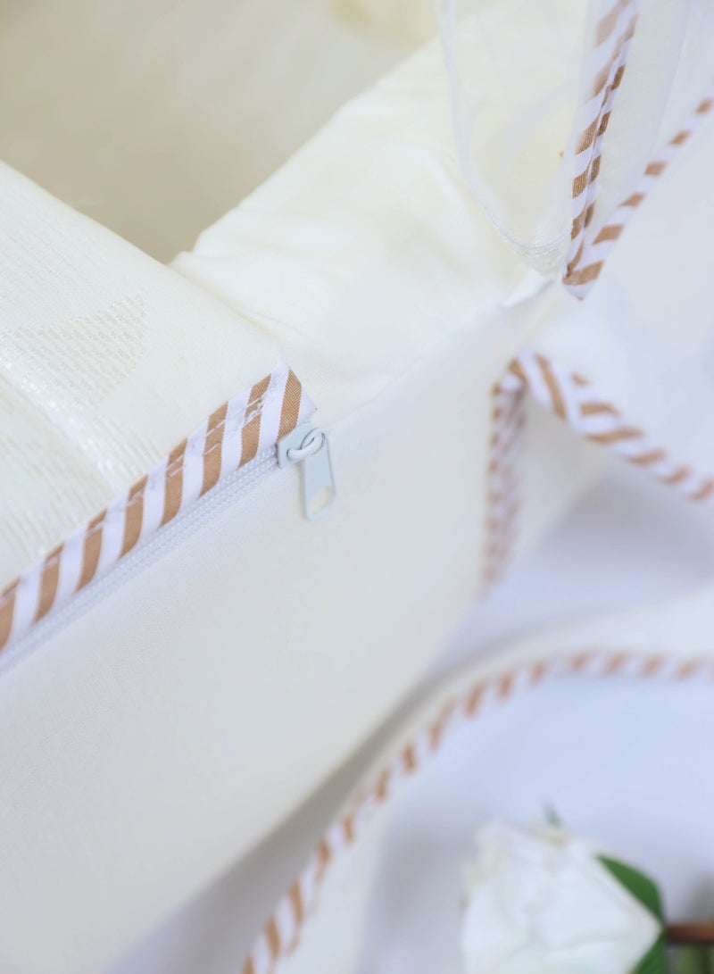 لحظة مرح سرير أطفال محمول مع مقعد مبطن سميك بمواد عالية الجودة قماش مشجر لون ابيض/بني 62×35×18سم - Image 3