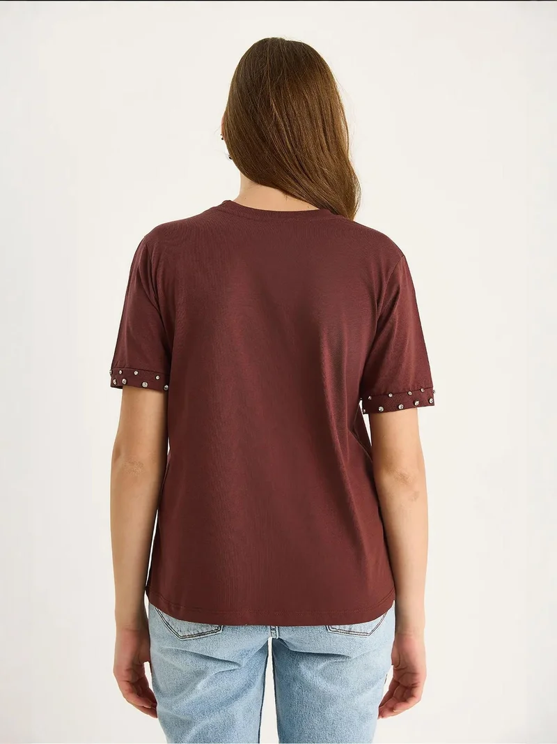 بيانكو لوتشي تيشيرت  مطرز بياقة دائرية وأكمام قصيرة