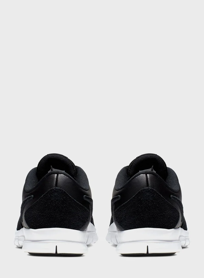 Nike Flex Essentials