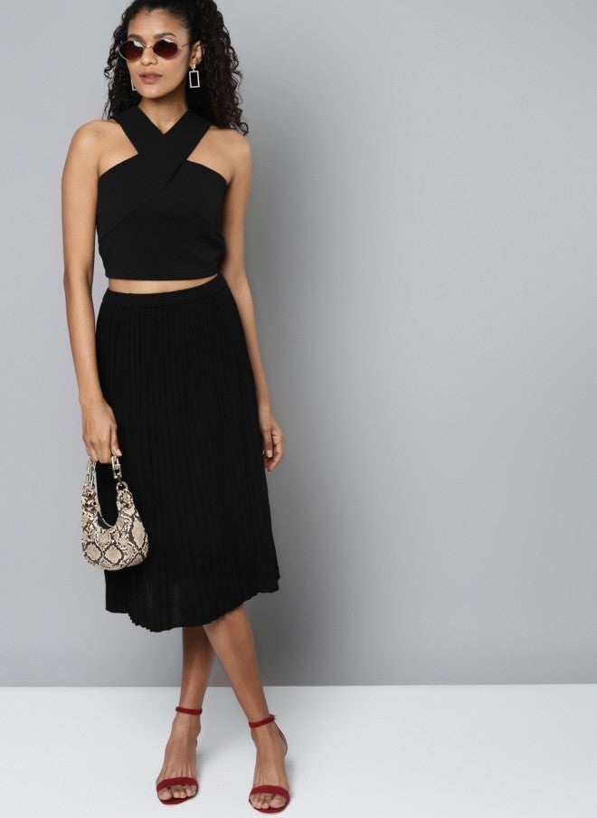 SASSAFRAS Black Halter Neck Fitted Crop Top for Women - Image 2