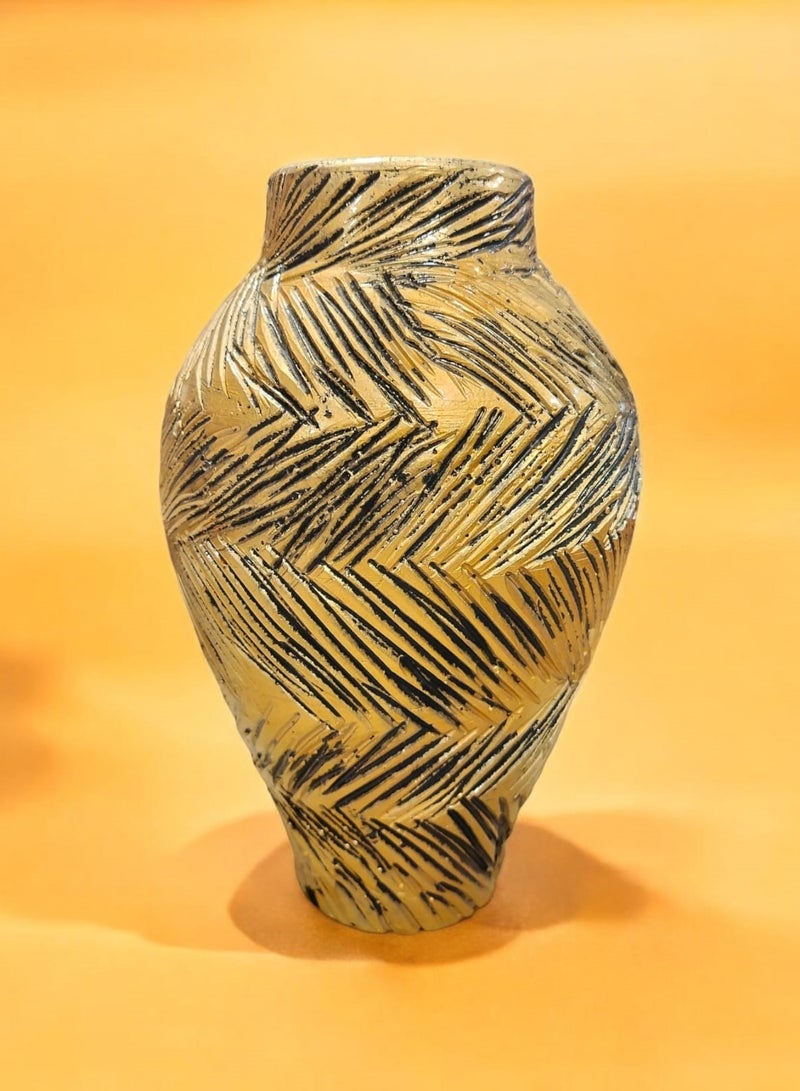 color zone pottery Wonderful vases and ornaments to display flowers and plants in homes and offices - Image 2