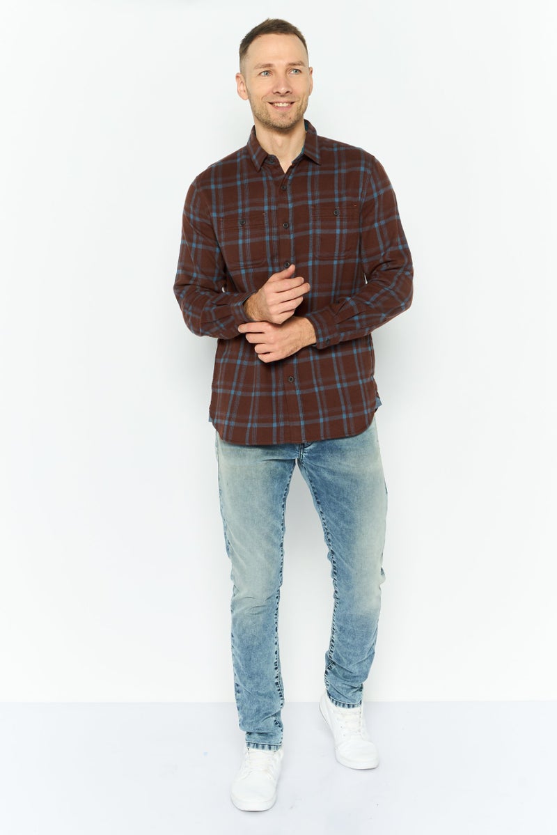 TRUE GRIT قميص كاجوال رجالي بأكمام طويلة وقصة عادية، مزخرف بمربعات، بني - Image 2
