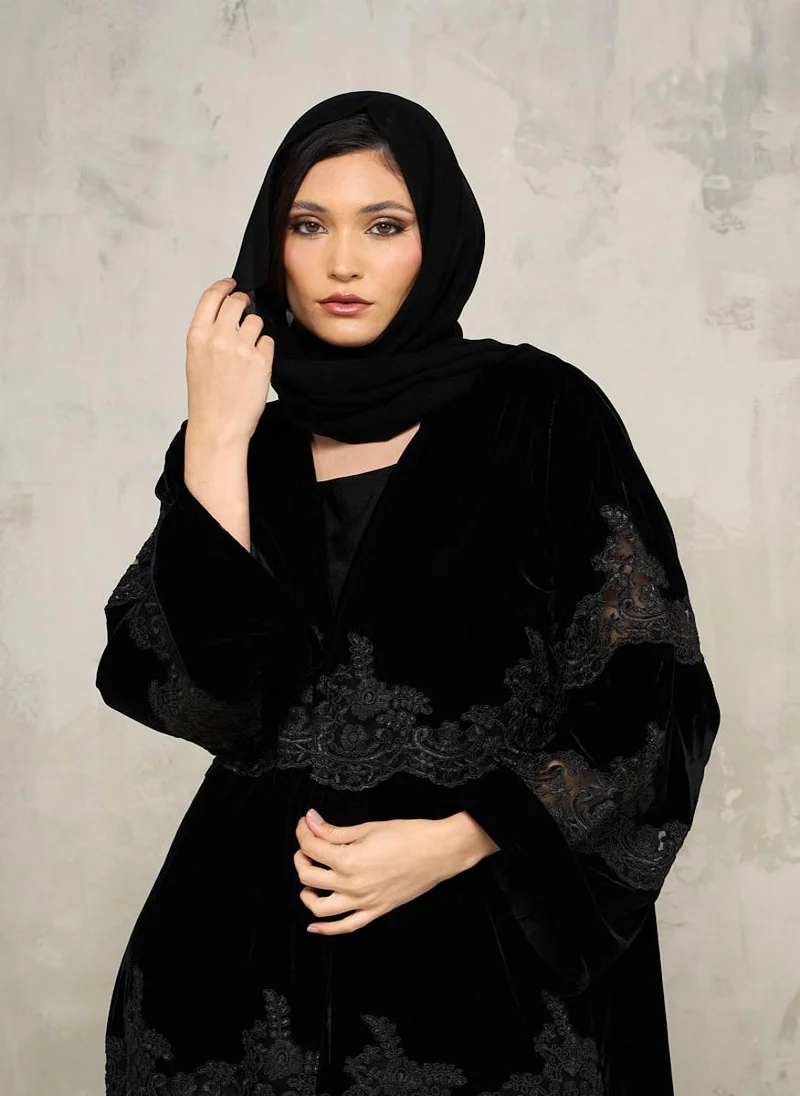 كوتور لابس Black Velvet Abaya with Lace Detailing and Sheila