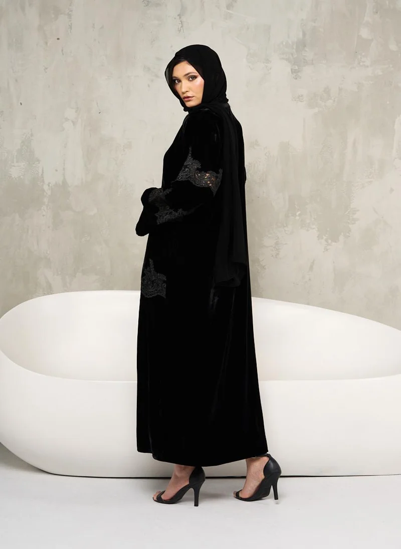 كوتور لابس Black Velvet Abaya with Lace Detailing and Sheila