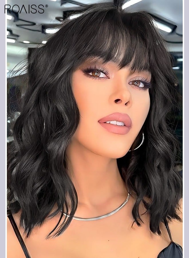 رويس باروكة شعر مموجة ناعمة مع غرة للنساء، باروكة شعر مستعار للنساء ذوات الشعر الخفيف، تغطية تساقط الشعر، شعر رمادي، لون أسود طبيعي، 45 سم (18 بوصة) - Image 2