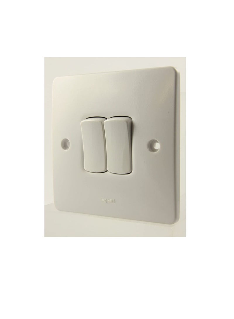ليجراند سينرجي وايت قطب واحد 2 عصابة 2 طريق 10 امبير 250 فولت - 730002 لوحة مفاتيح - Image 1