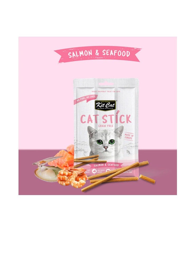 كيت كات قطعتان من أعواد القطط الخالية من الحبوب بنكهة السلمون والمأكولات البحرية 12 × 5 جم - Image 2