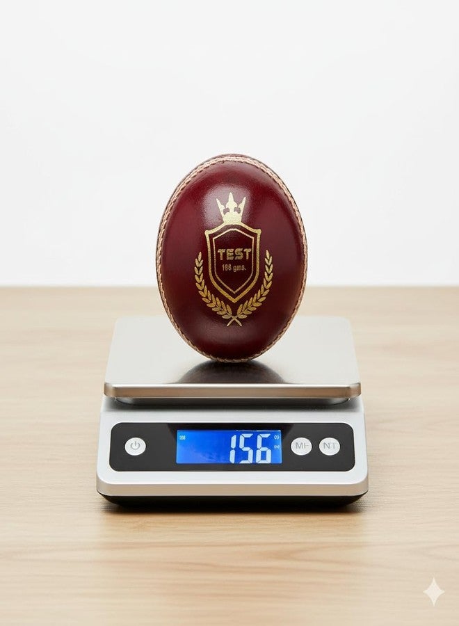 تبلد كرة كريكيت جلدية من SAG، مناسبة لمباريات العشرين أوفر، مكونة من أربع قطع | خياطة يدوية احترافية | متينة لمباريات الاختبار، ومباريات اليوم الواحد، ومباريات العشرين أوفر، والمباريات التدريبية | تصميم مُحسّن للتأرجح والدرزات | لمعان فاخر وارتداد ثابت، لون أحمر - Image 4