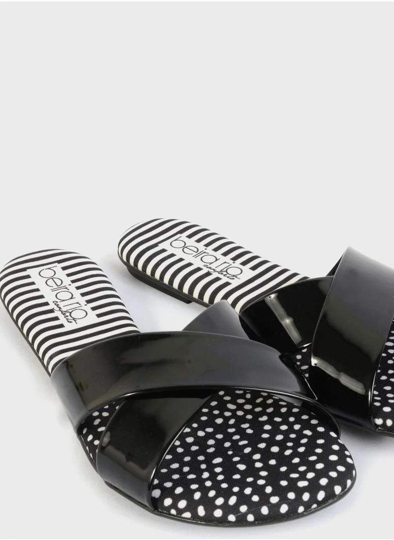 بيرا ريو Cross Strap Flat Sandals