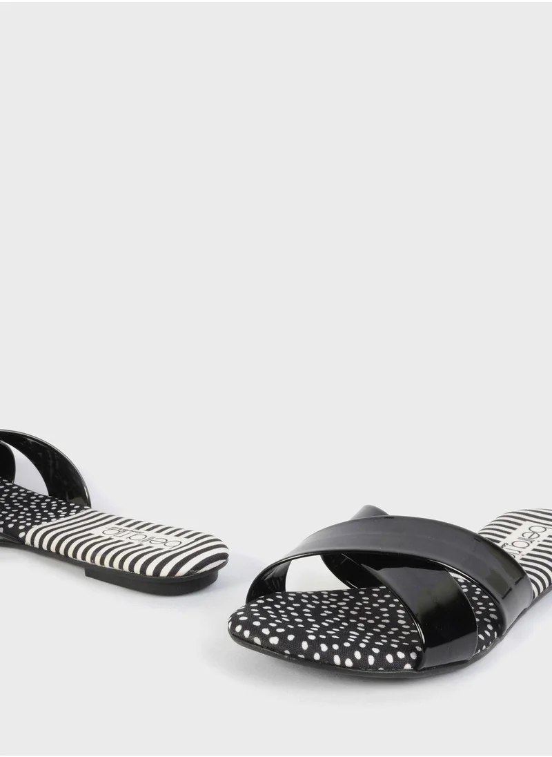 بيرا ريو Cross Strap Flat Sandals
