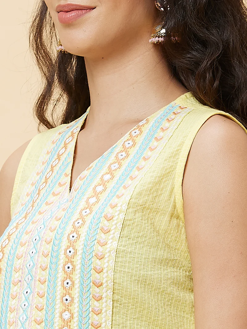 globus Women Embroidered V-Neck Sleeveless Regular Thread Work Pure Cotton Kurta With Trousers