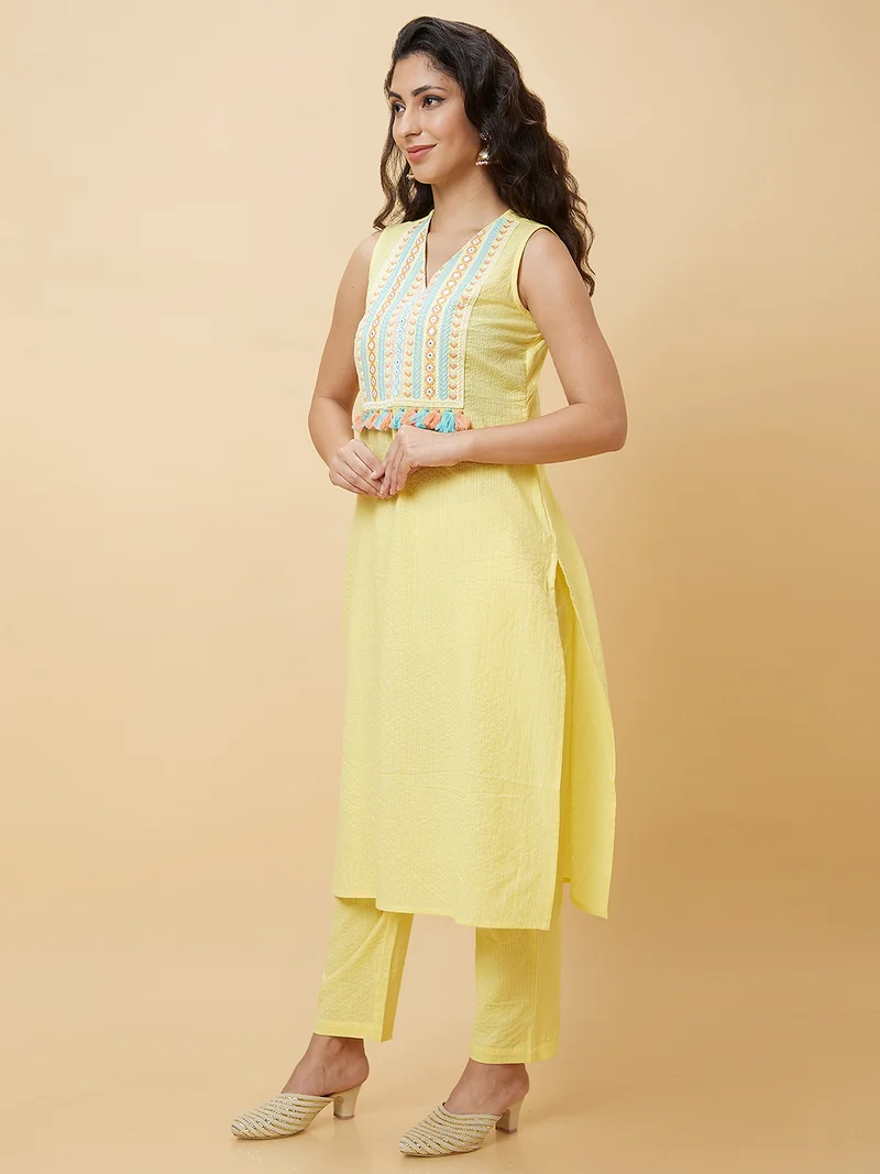 globus Women Embroidered V-Neck Sleeveless Regular Thread Work Pure Cotton Kurta With Trousers