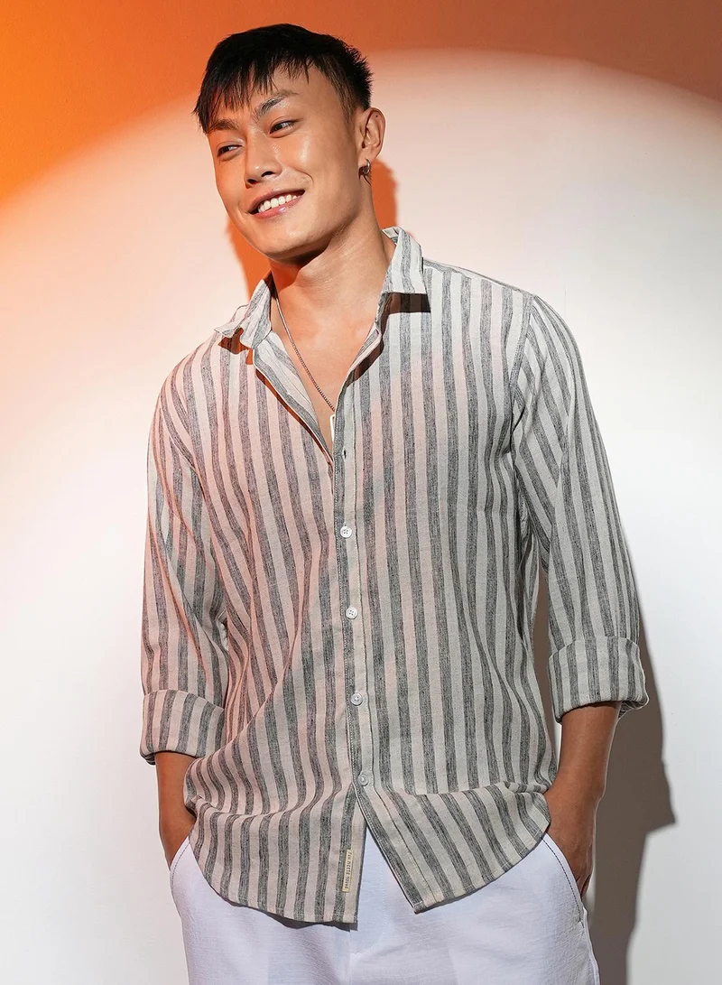 Campus Sutra Men's Charcoal Grey Heathered-Stripe Shirt