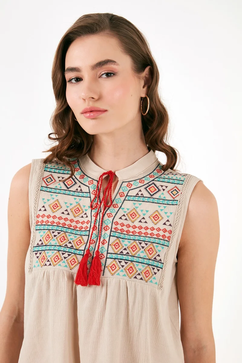 Lela Cotton Regular Fit Embroidered Blouse Women's Blouse 611BZ0249