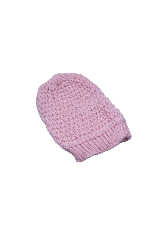 The winter ice cap is made of durable, high-quality wool yarn