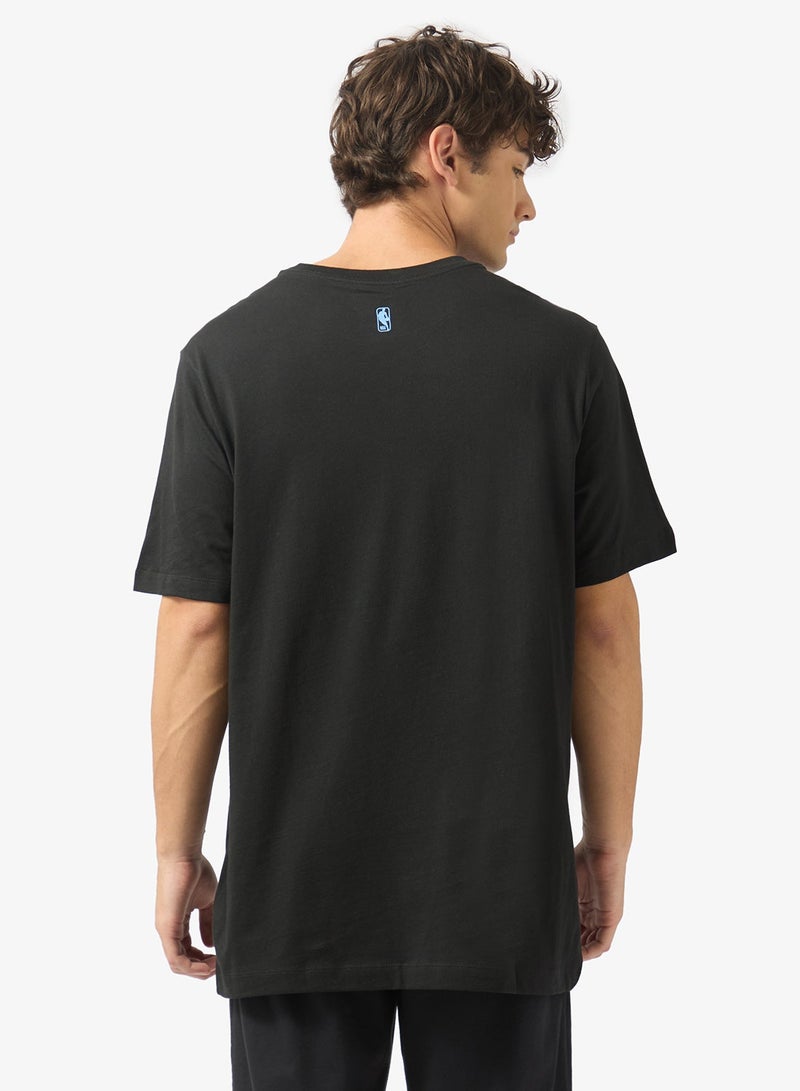 Nike Nba Chicago Bulls Courtside Logo Short Sleeve T-Shirt - Image 2
