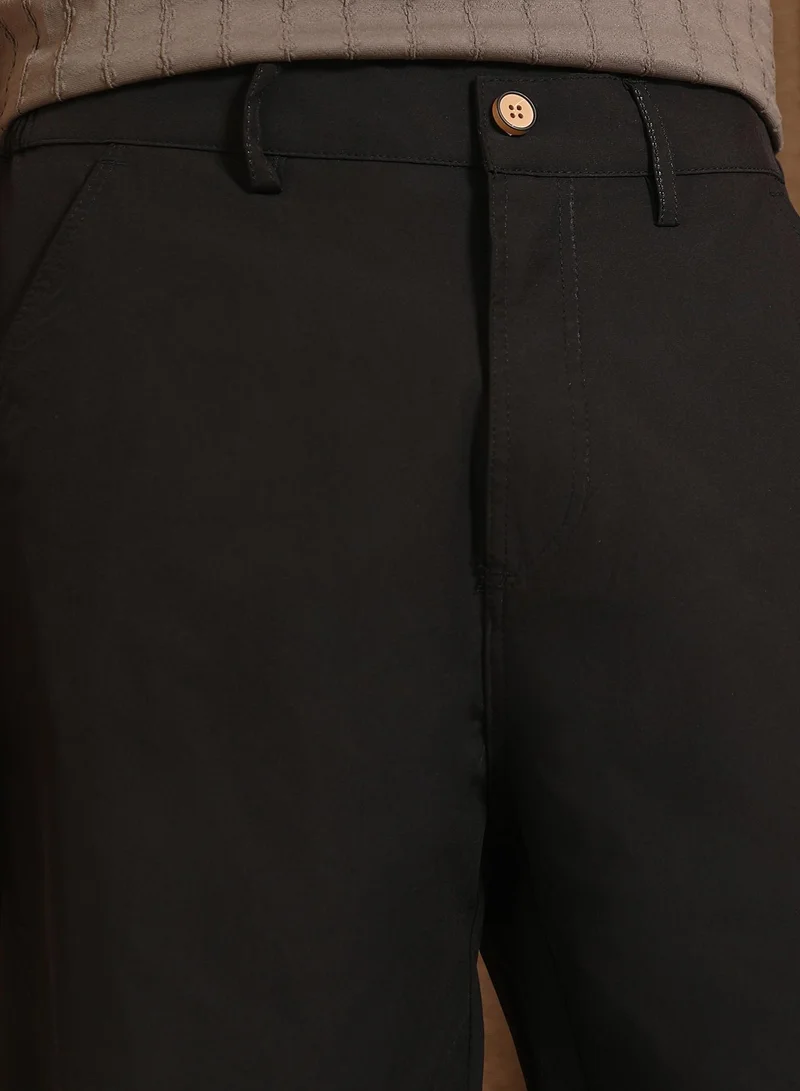 Campus Sutra Men's Onyx Black Panelled Straight-Fit Trousers بنطلونات|سادة|كاجوال|يومية|وشارعي