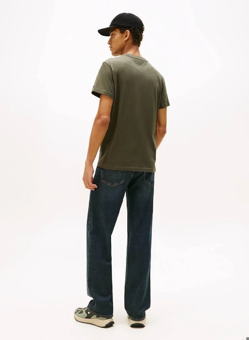 تومي جينز تيشيرت بياقة دائرية وقصّة سليم بشعار