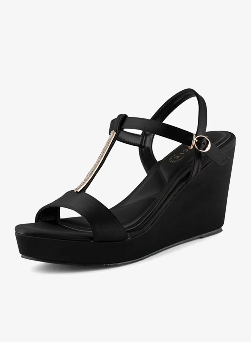 فينتشي صنادل إسفين متعددة الأشرطة للنساء