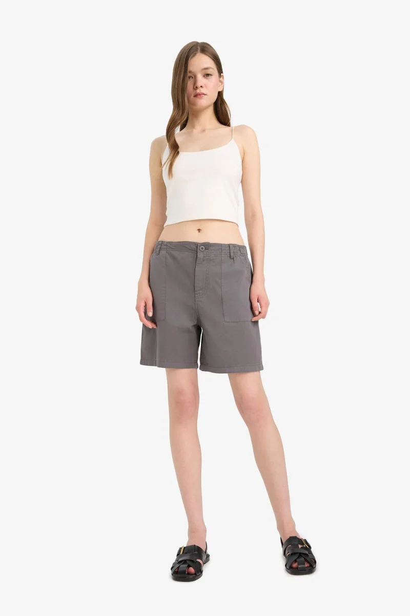 ديفاكتو Gabardine Normal Waist Short Leg Shorts