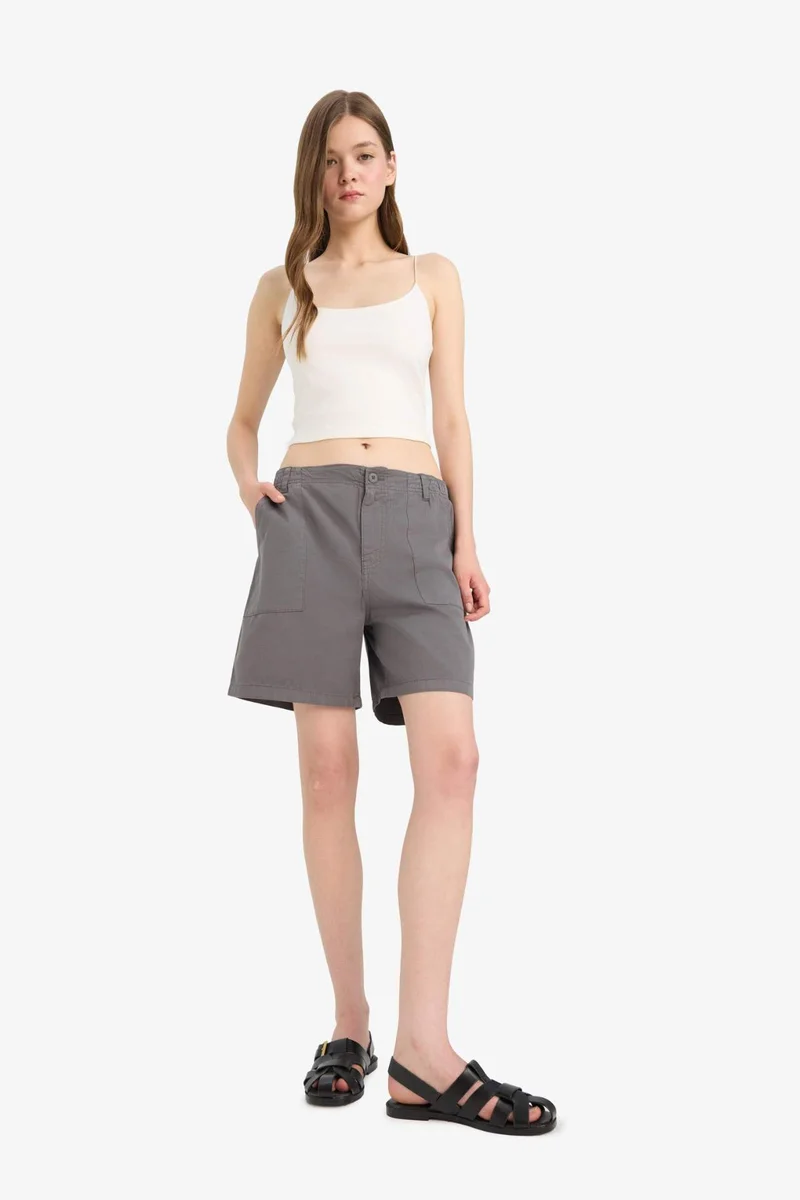 ديفاكتو Gabardine Normal Waist Short Leg Shorts
