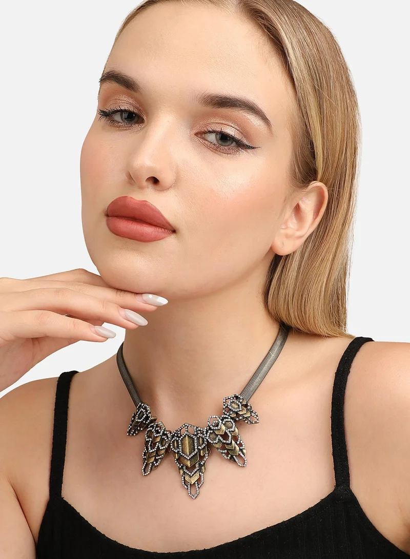 سوهي قلادة مصممة بأحجار متعددة الألوان