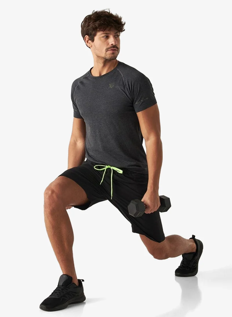 داش شوز رياضي رجالي برباط بنقوش بارزة