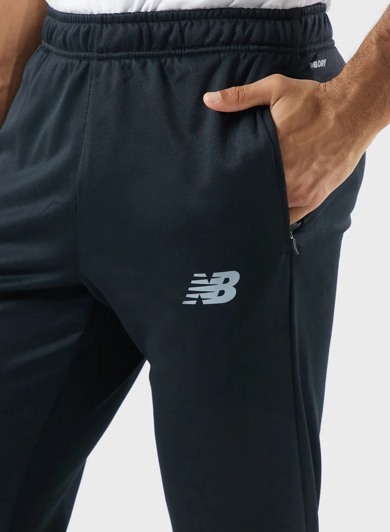 نيو بالانس Essential Pants