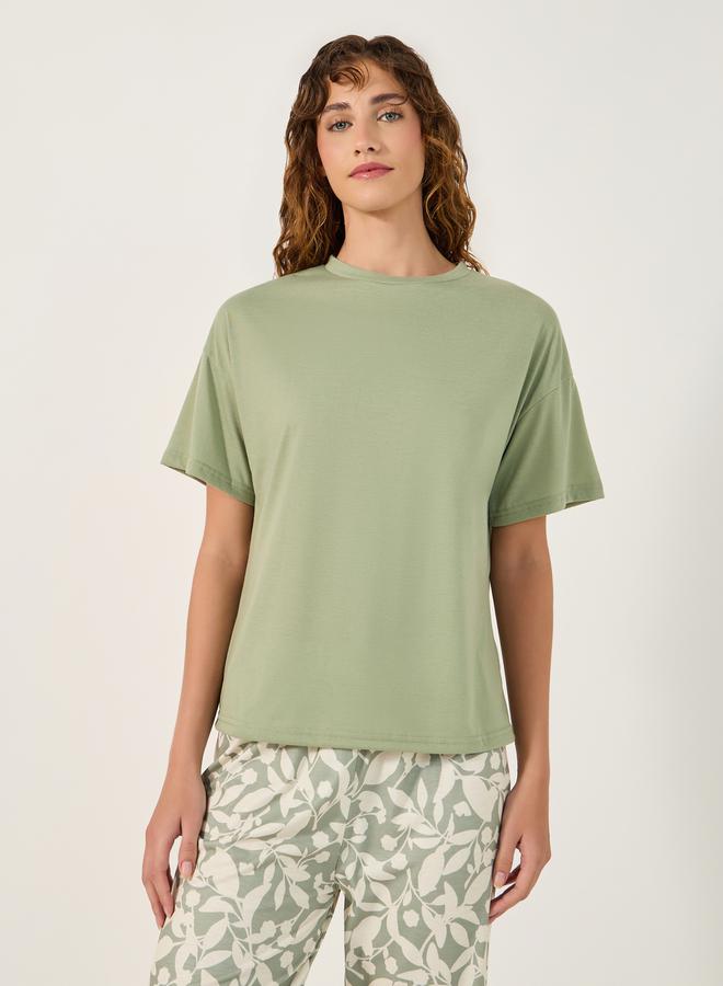 Styli Styli Solid Dropped Shoulder T-Shirt and Leaf Printed Pyjama Pants Set  - Image 3